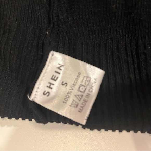 Very cute black crop top - Picture 3 of 3